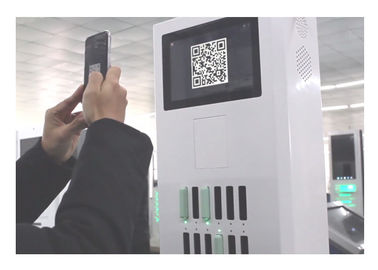 12 Slot Pengiklanan Layar LCD Bersama Power Bank Station Berbagi Sistem Penyewaan Power Bank Dengan APP atau Pembaca Kartu